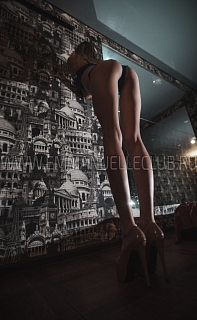 Девушка массажистка Лэйла, салон Эммануэль Девушка массажистка Лэйла, салон Эммануэль