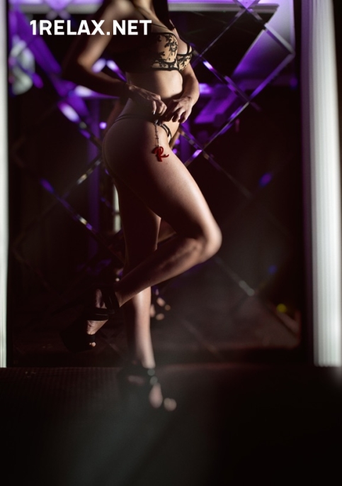   ,  Red Rooms  2